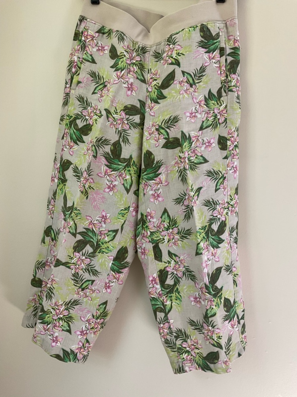 J. Jill Cream love Linen Top Soft Pink Green Floral 15.5” by 22”inseam pockets